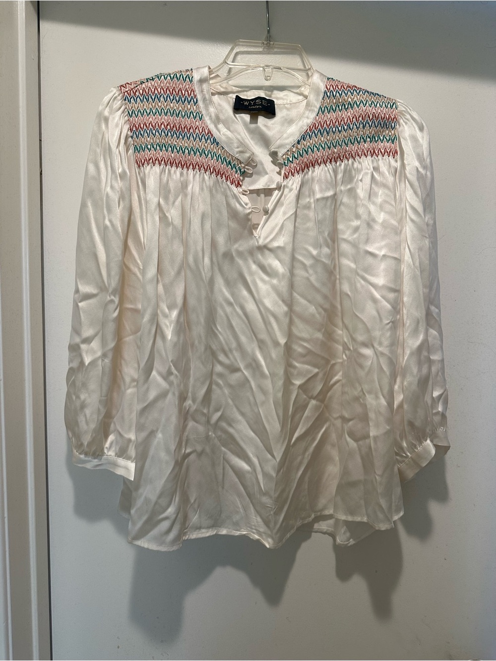 WYSE Cream Embroidered Yoke Blouse w Multicolor Stitch 100% Silk Size Small